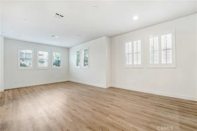 $4,000 | 7209 North Chestnut Lane, Van Nuys, CA 91405