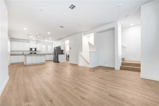 $4,000 | 7209 North Chestnut Lane, Van Nuys, CA 91405