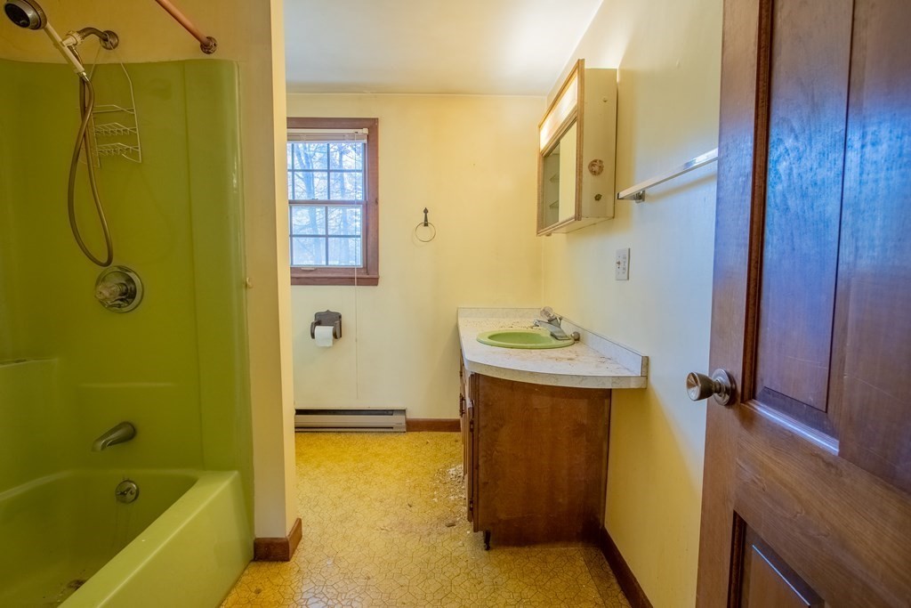20 Lakeview Road North Brookfield, MA 01535 - Photo 19 of 27 Gallery Image 19
