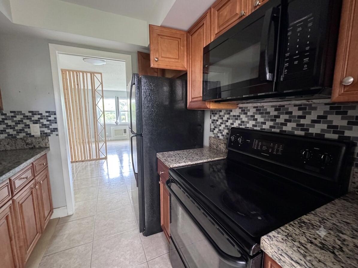 1150 East Sample Road, Unit 204 Pompano Beach, FL 33064 - Photo 8 of 12 IMG_3845