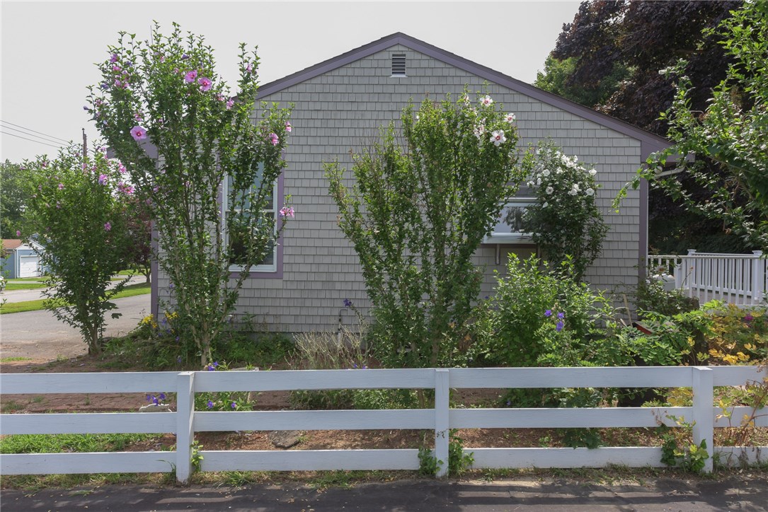 119 Kaufman Road Tiverton, RI 02878 - Photo 7 of 32