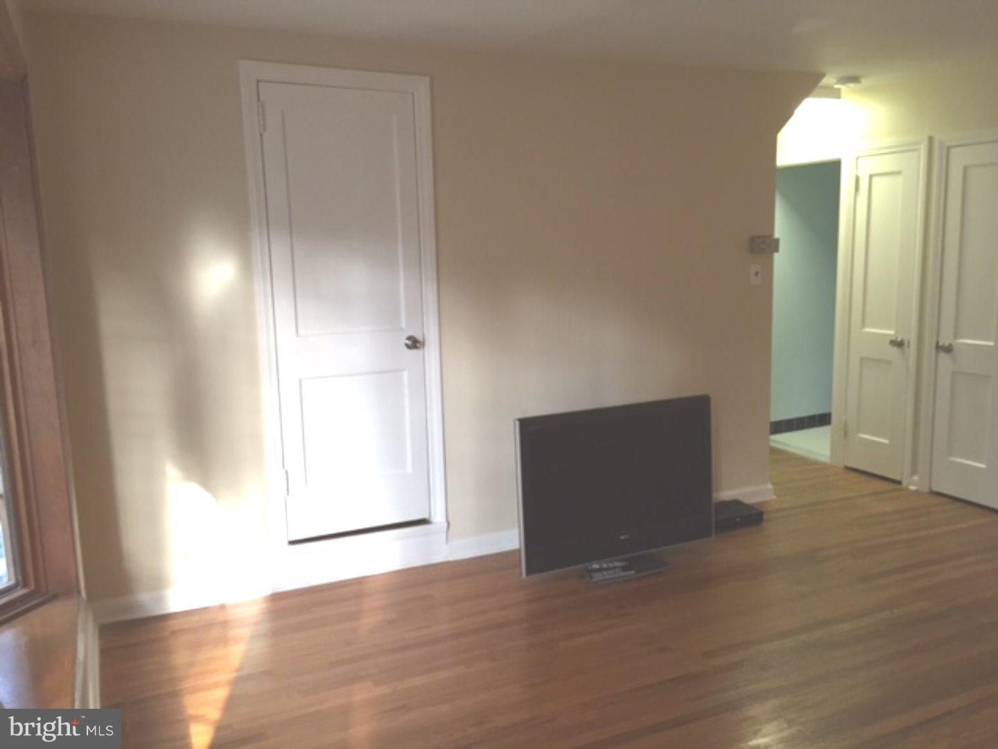 109 North Line Road Newtown Square, PA 19073 - Photo 4 of 21 Living Room