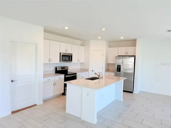 $2,350 | 11737 Radiant Shr Loop, San Antonio, FL 33576