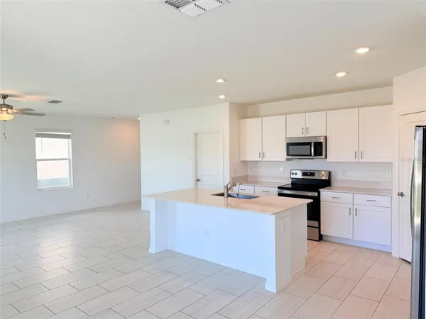 $2,350 | 11737 Radiant Shr Loop, San Antonio, FL 33576