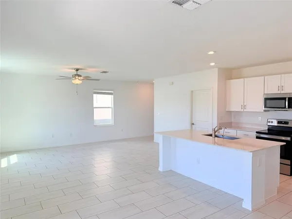 $2,350 | 11737 Radiant Shr Loop, San Antonio, FL 33576