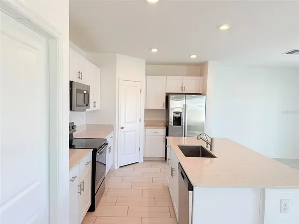 $2,350 | 11737 Radiant Shr Loop, San Antonio, FL 33576