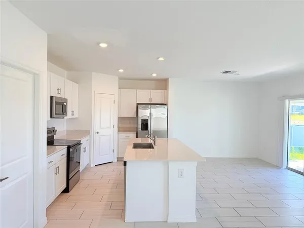 $2,350 | 11737 Radiant Shr Loop, San Antonio, FL 33576