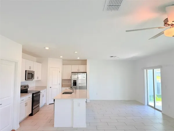 $2,350 | 11737 Radiant Shr Loop, San Antonio, FL 33576