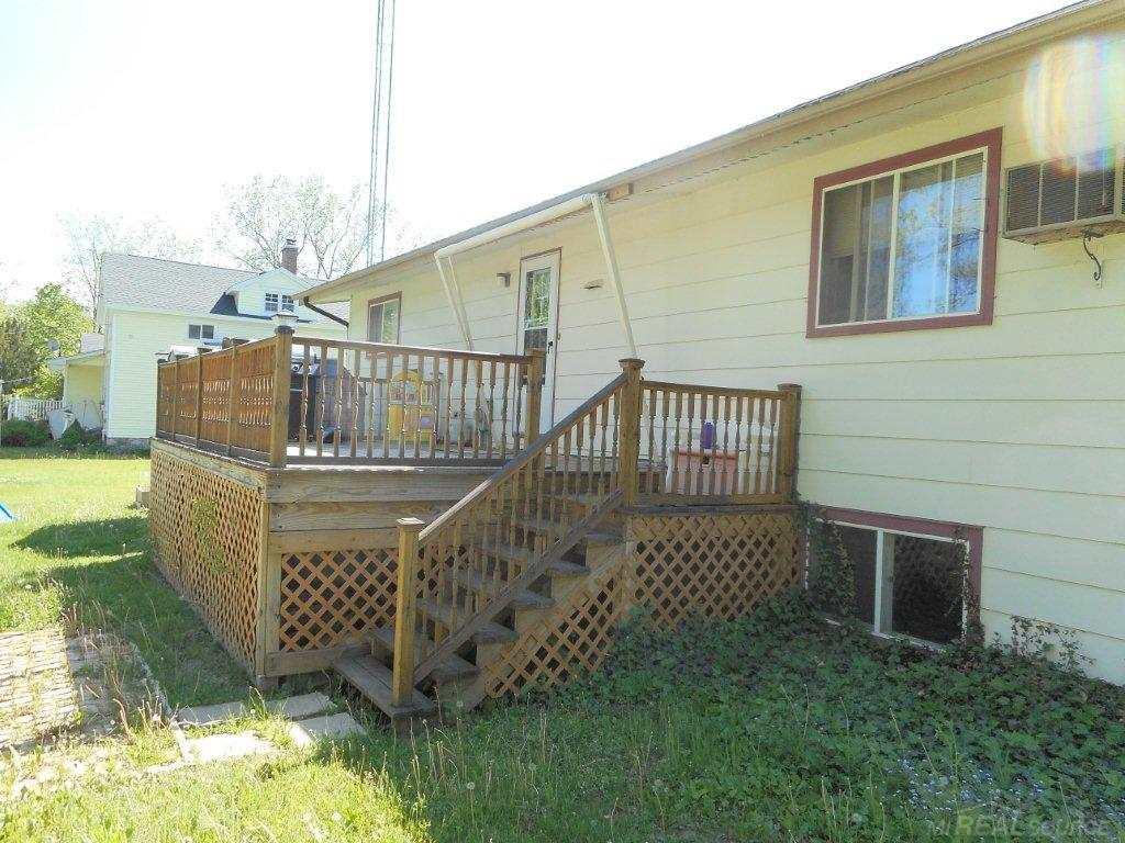 205 South Ridge Street Port Sanilac, MI 48469 - Photo 4 of 21 31293111-3.JPG