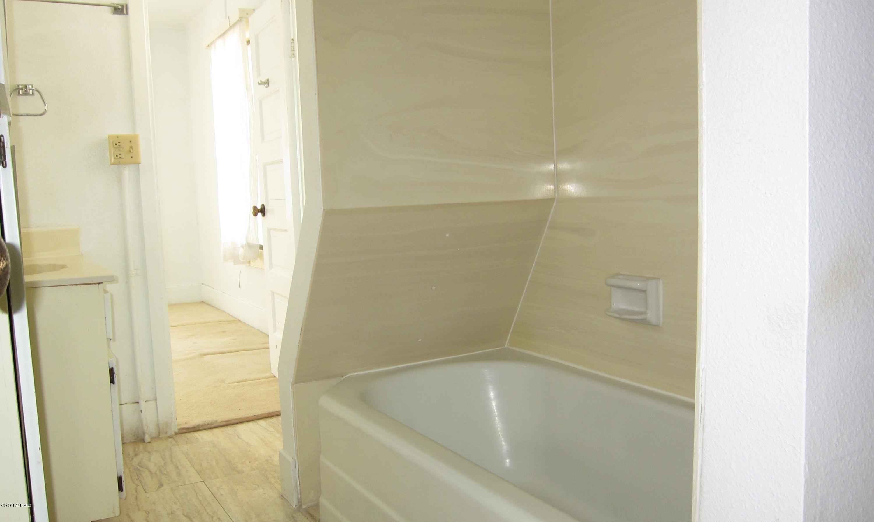 1145 Middlebrook Road Prescott, AZ 86303 - Photo 17 of 24 Hall Bath