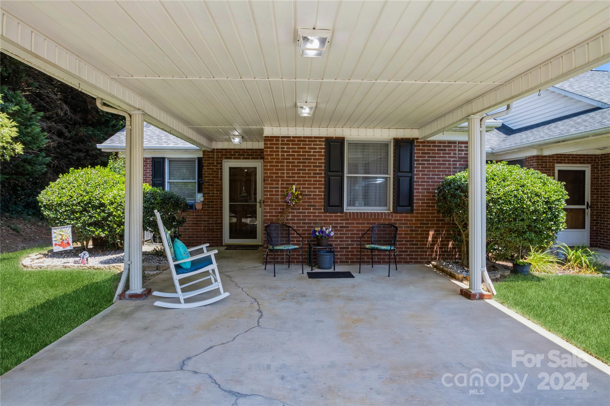 19960 Oak Leaf Circle Cornelius, NC 28031 - Photo 27 of 35 a view of a house with backyard and sitting area