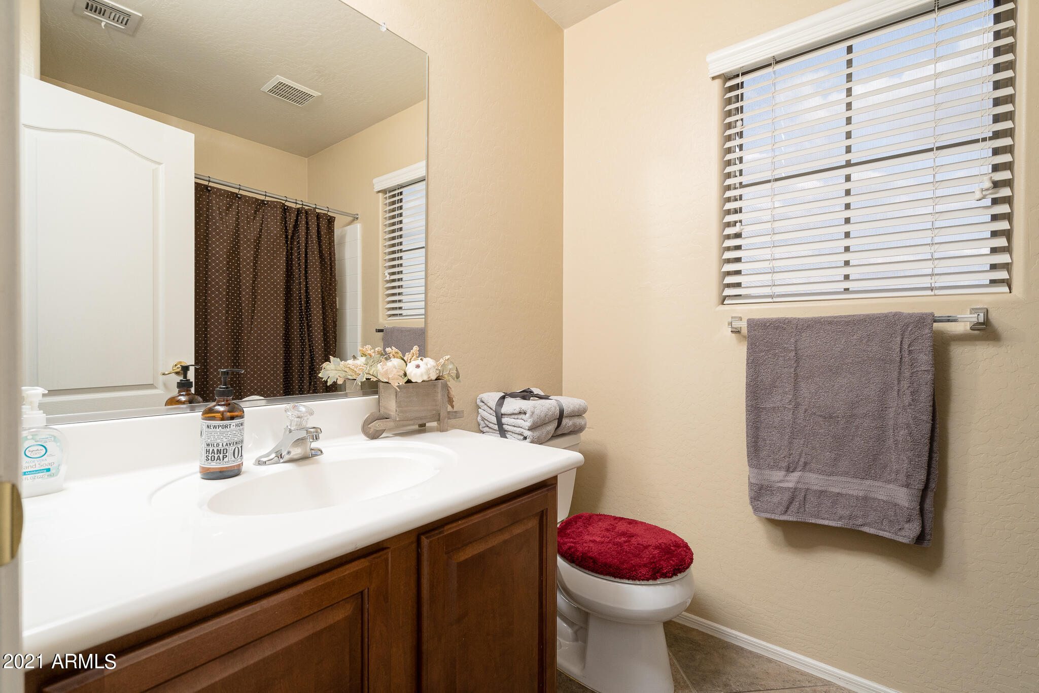 2614 West Florentine Road Phoenix, AZ 85086 - Photo 27 of 42 29_Upstairs-Bath_01.jpg