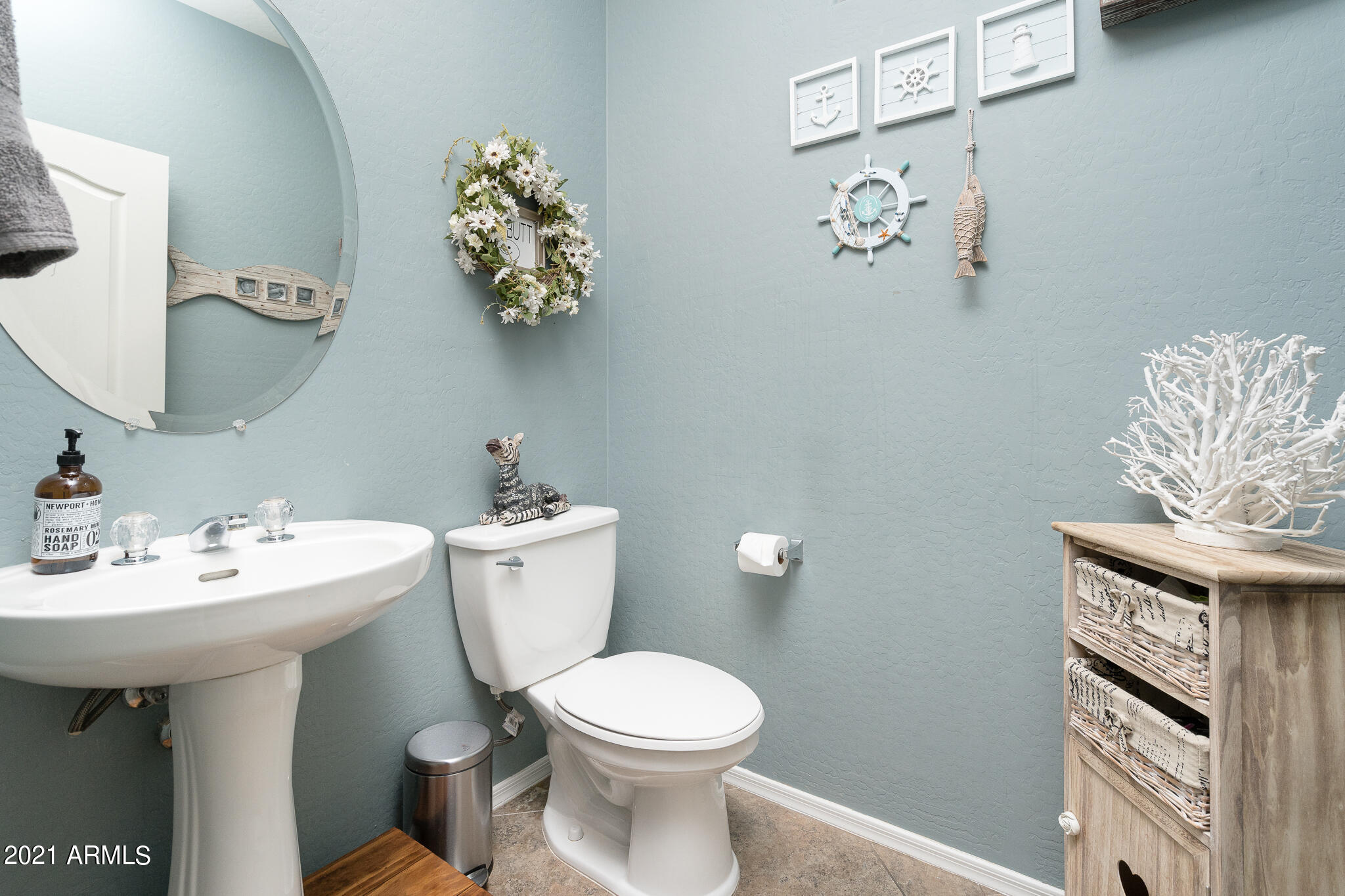 2614 West Florentine Road Phoenix, AZ 85086 - Photo 29 of 42 31_Powder-Room_01.jpg