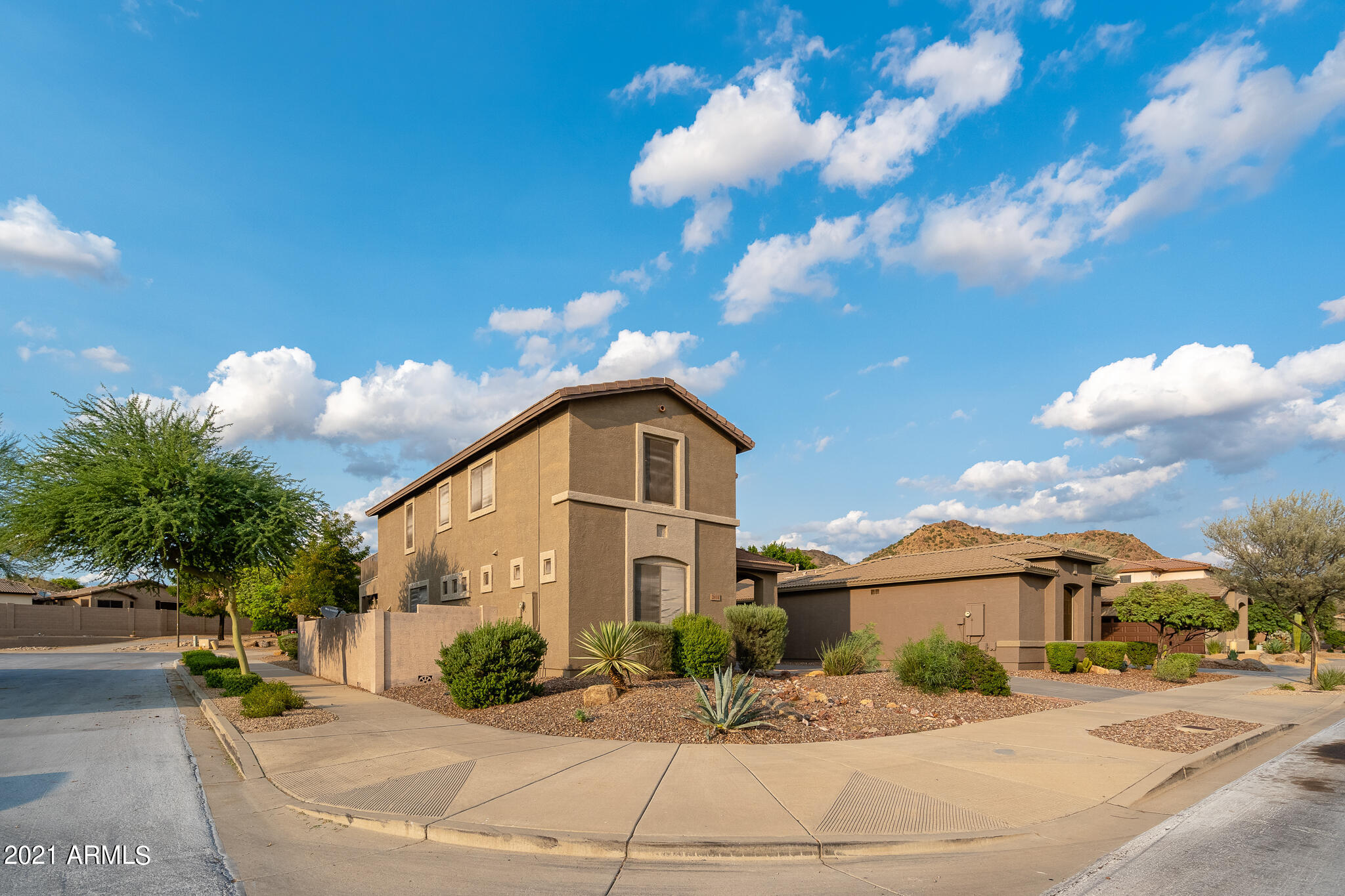 2614 West Florentine Road Phoenix, AZ 85086 - Photo 3 of 42 03_Front_03.jpg