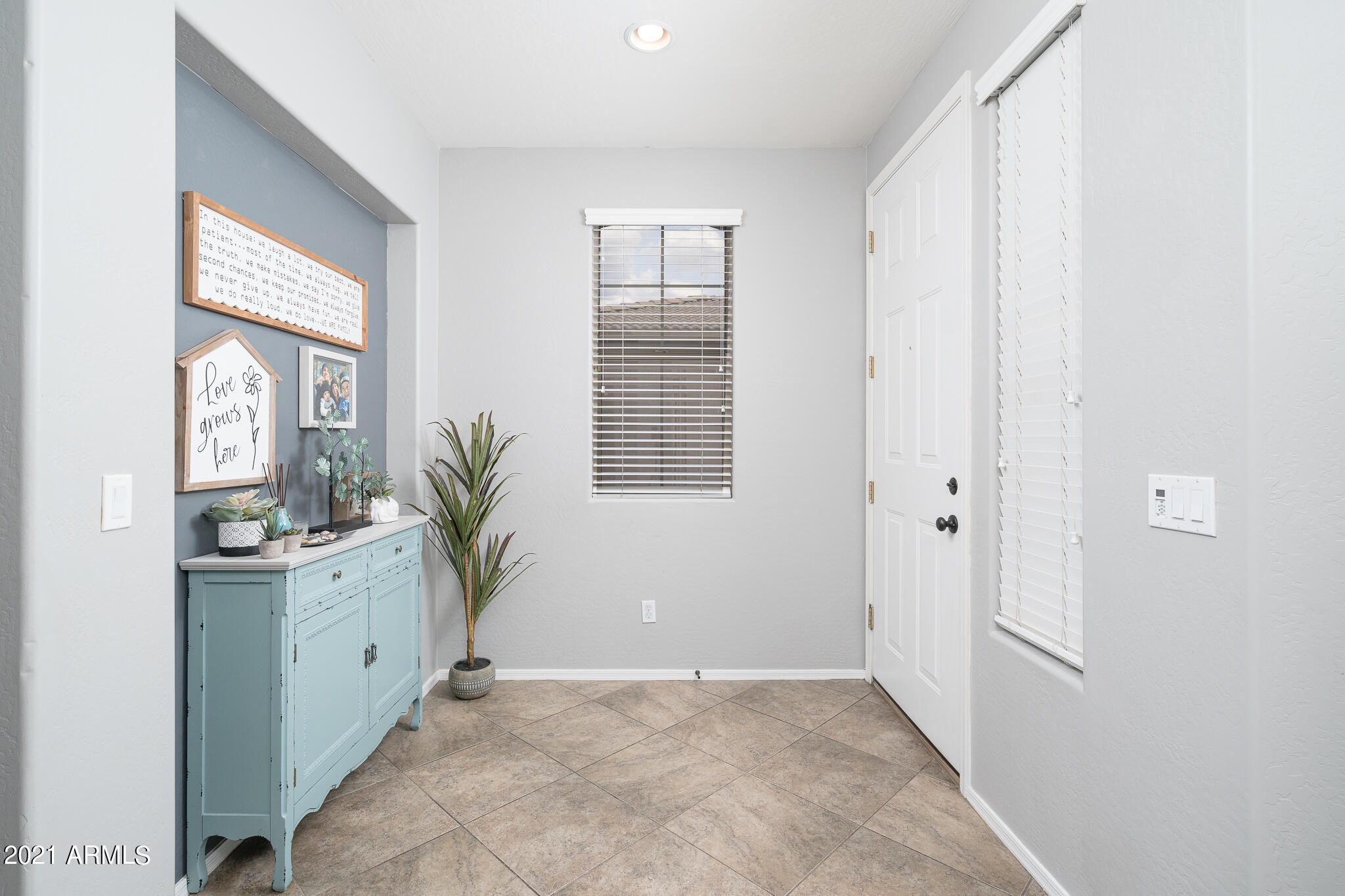 2614 West Florentine Road Phoenix, AZ 85086 - Photo 4 of 42 04_Entry_01.jpg