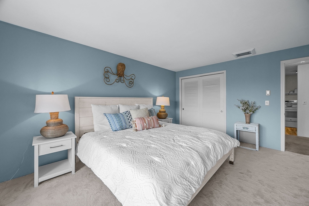 42 Old Colony Way, Unit 28 Orleans, MA 02653 - Photo 16 of 35 a bedroom with a bed and lamps