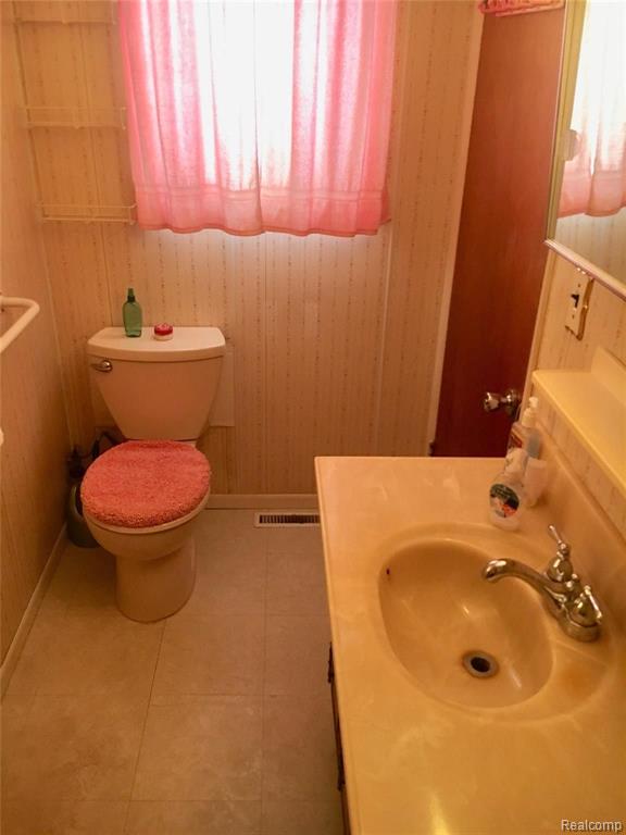3699 Dearborn Avenue Rochester Hills, MI 48309 - Photo 11 of 25