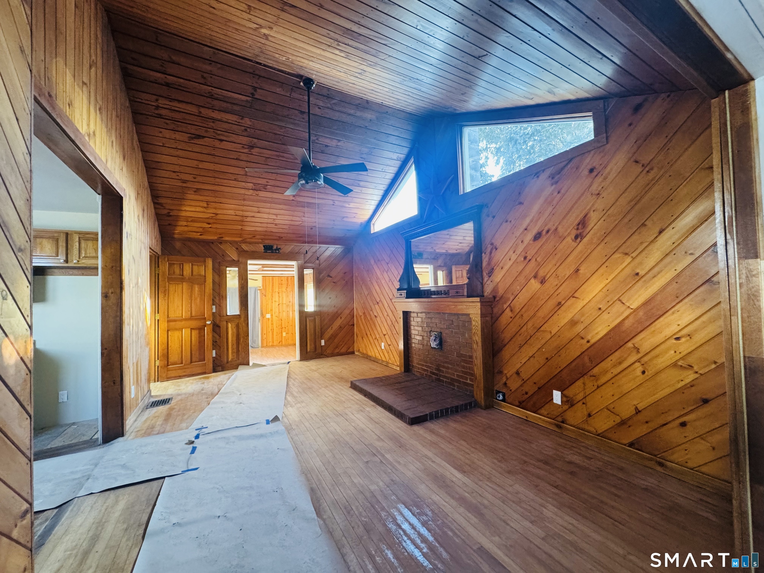 23 High Street Plainfield, CT 06354 - Photo 2 of 22 a view of an entryway with wooden floor