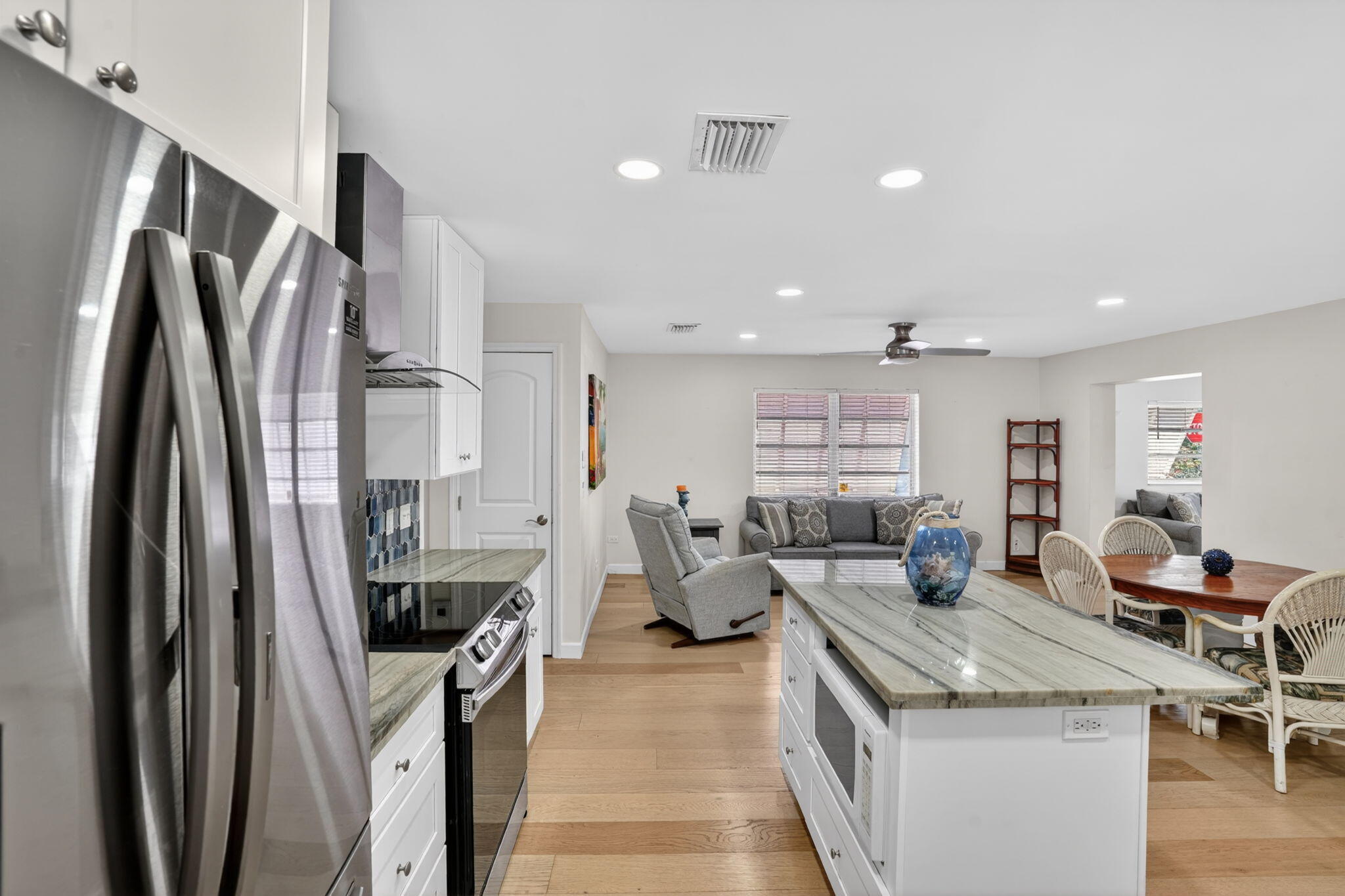 40 Transylvania Avenue Key Largo, FL 33037 - Photo 21 of 53 Kitchen with mable Island