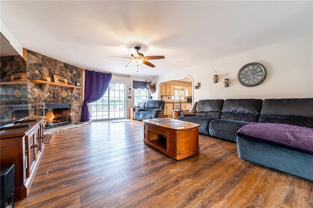 131 Adrian Lane Butler, PA 16001 - Photo 4 of 24 Gallery Image 4