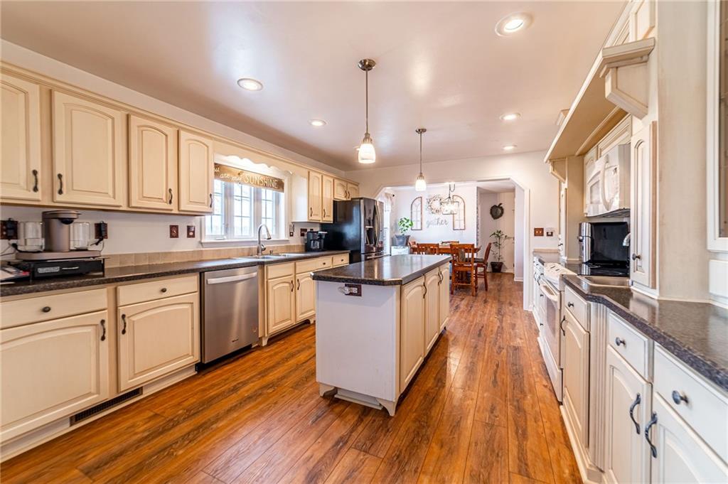131 Adrian Lane Butler, PA 16001 - Photo 6 of 24 Gallery Image 6