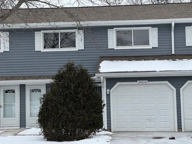 $2,100 | 34016 North White Oak Lane, Unit 34016, Gurnee, IL 60031