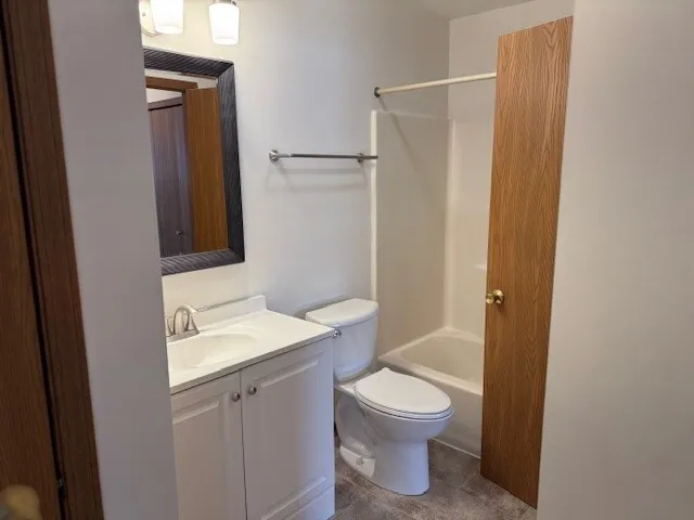 $2,100 | 34016 North White Oak Lane, Unit 34016, Gurnee, IL 60031