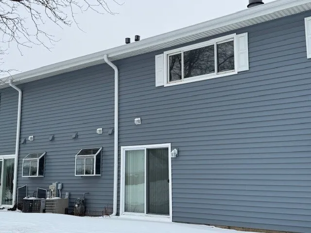 $2,100 | 34016 North White Oak Lane, Unit 34016, Gurnee, IL 60031