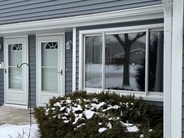 $2,100 | 34016 North White Oak Lane, Unit 34016, Gurnee, IL 60031