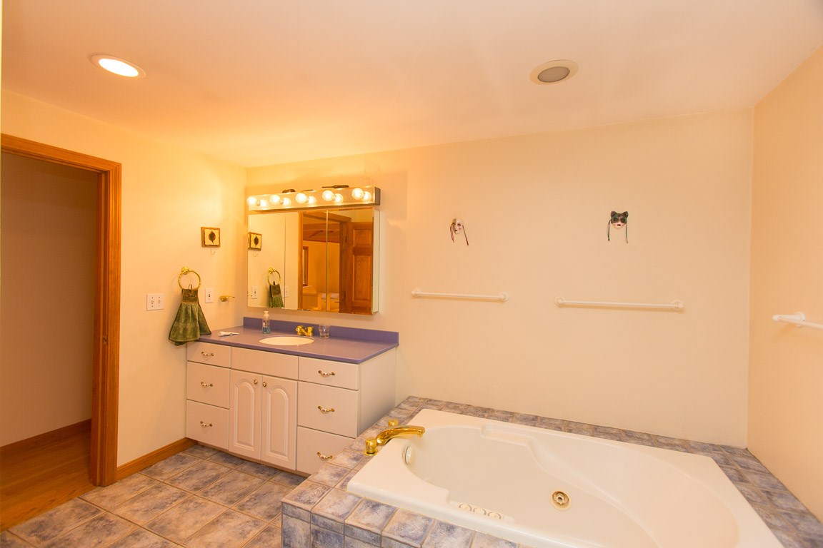 68 Mid. Dunstable Road Nashua, NH 03062 - Photo 21 of 36