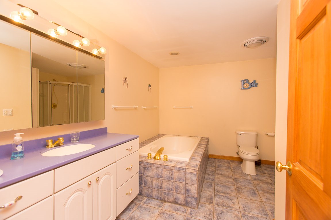 68 Mid. Dunstable Road Nashua, NH 03062 - Photo 22 of 36