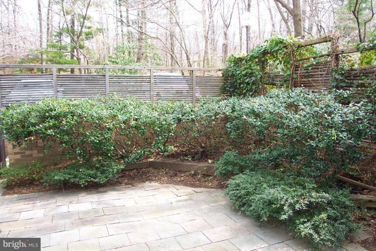 1670 Chimney House Road Reston, VA 20190 - Photo 13 of 16 Patio