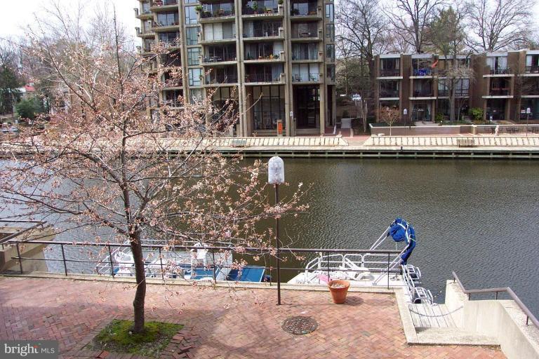 1670 Chimney House Road Reston, VA 20190 - Photo 14 of 16 Lake View