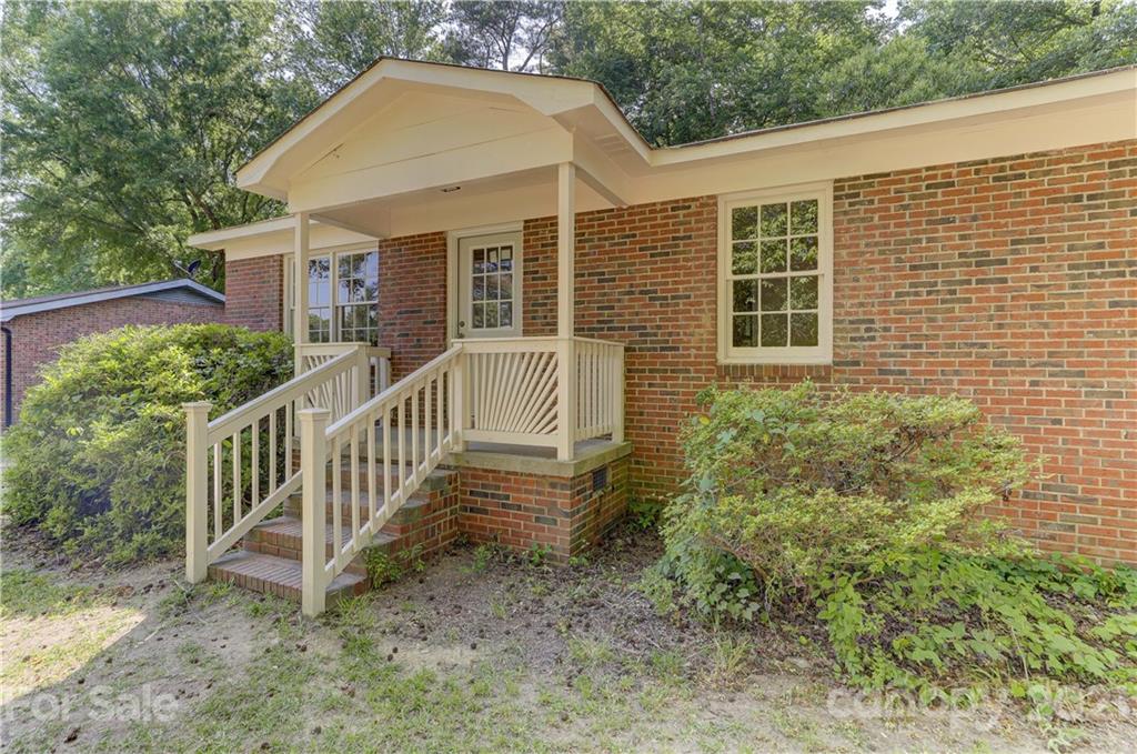 295 Lincoln Road York, SC 29745 - Photo 3 of 36 Gallery Image 3