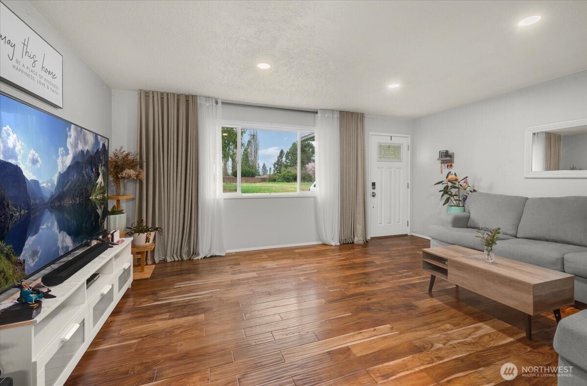 210 Rainbow Drive Burlington, WA 98233 - Photo 3 of 26