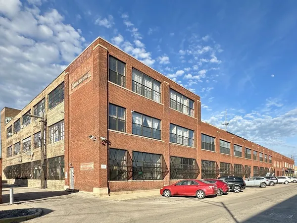 $2,885 | 3144 West Carroll Avenue, Unit 2H, Chicago, IL 60612