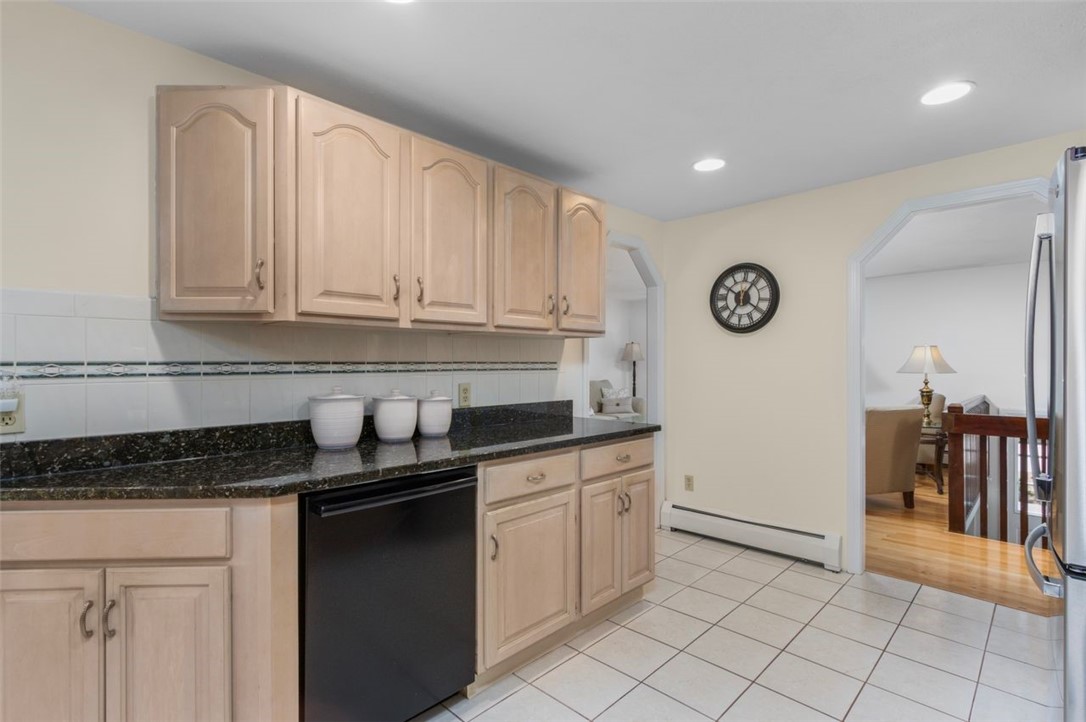 123 Hines Farm Road Cranston, RI 02921 - Photo 11 of 38