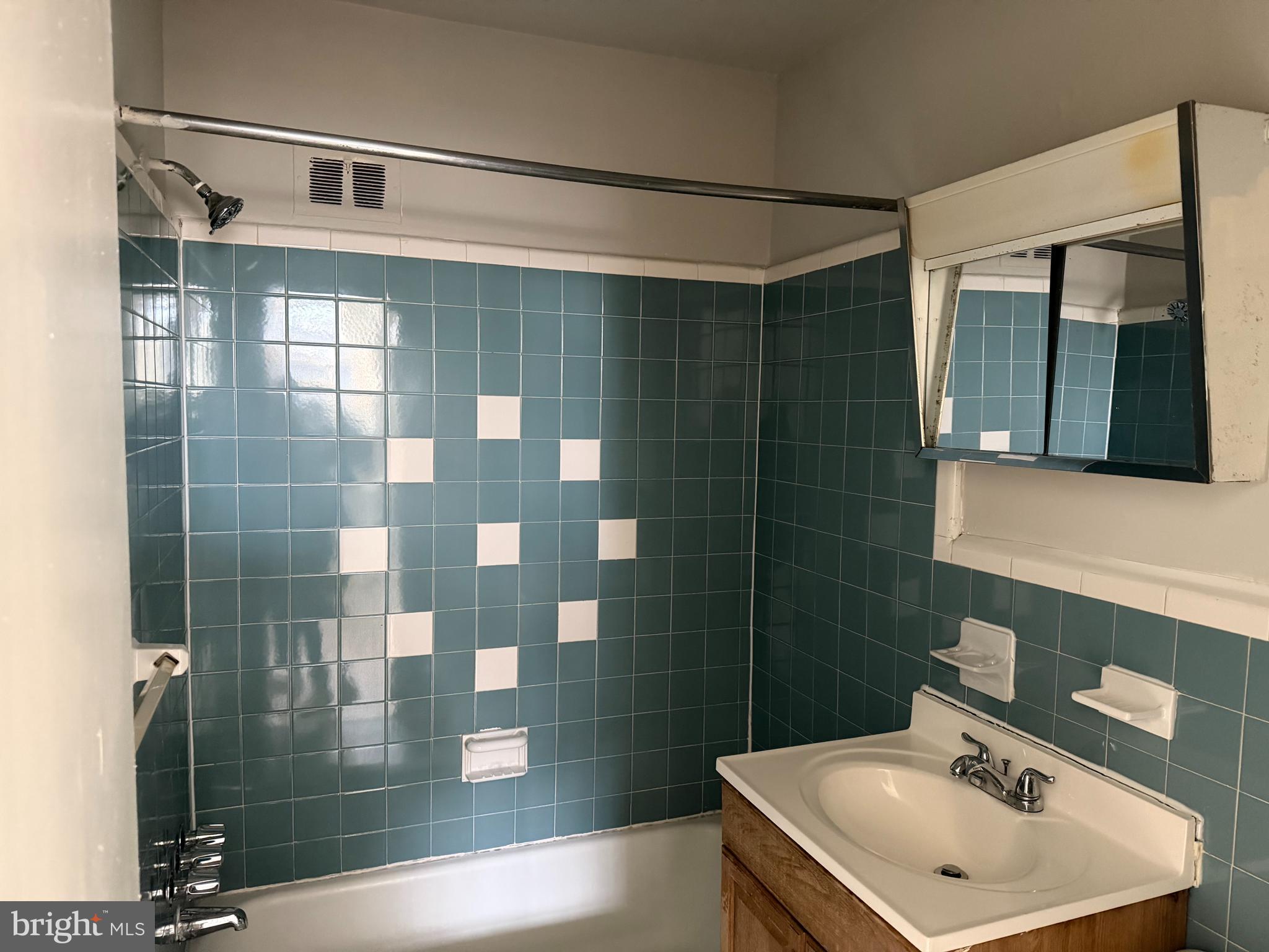 5711 Erdrick Street, Unit 3 Philadelphia, PA 19135 - Photo 13 of 14