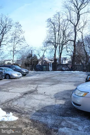 $990 | 5711 Erdrick Street, Unit 3, Philadelphia, PA 19135