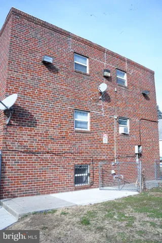 $990 | 5711 Erdrick Street, Unit 3, Philadelphia, PA 19135