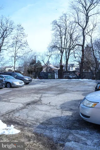 $990 | 5711 Erdrick Street, Unit 3, Philadelphia, PA 19135