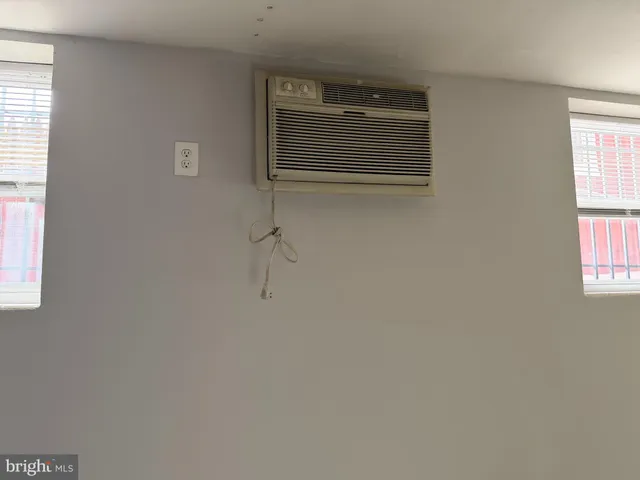 $990 | 5711 Erdrick Street, Unit 3, Philadelphia, PA 19135