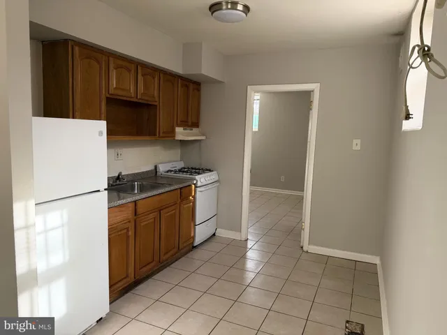 $990 | 5711 Erdrick Street, Unit 3, Philadelphia, PA 19135