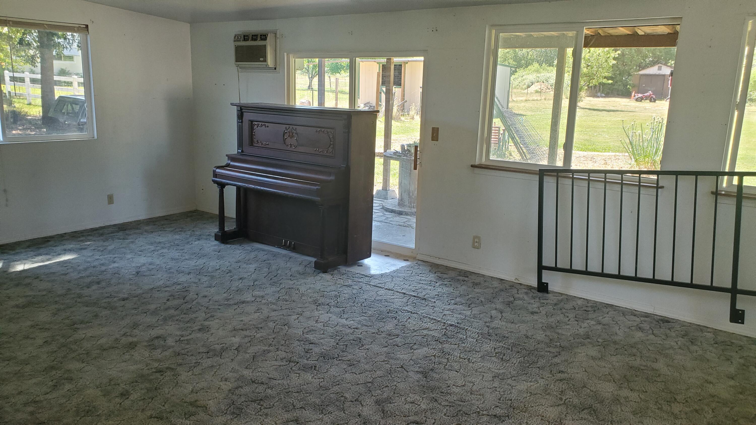 4075 Jerome Prairie Road Grants Pass, OR 97527 - Photo 20 of 36 19 sunrm