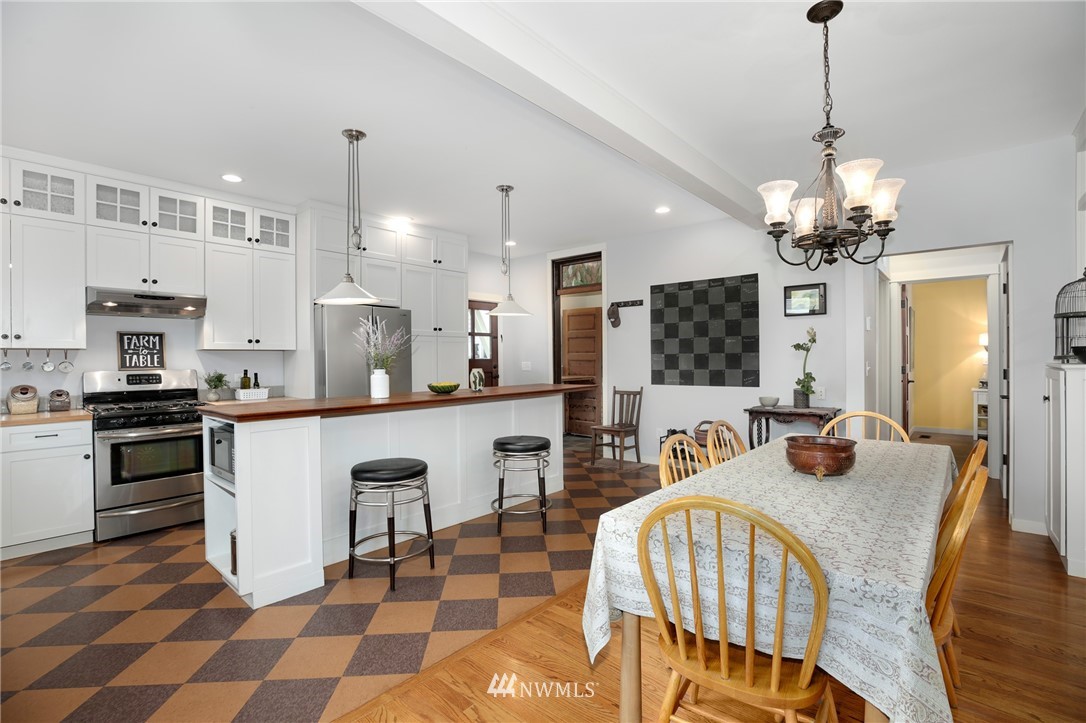 2821 Gibson Road Everett, WA 98204 - Photo 4 of 25