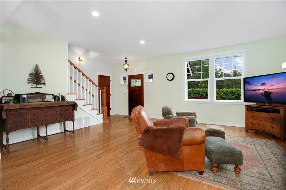 2821 Gibson Road Everett, WA 98204 - Photo 10 of 25