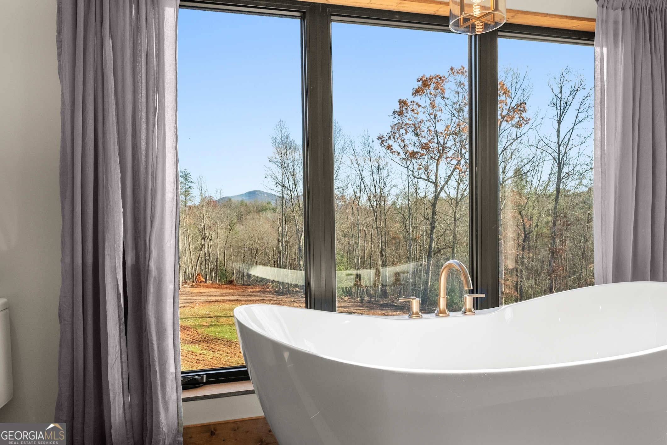 147 Jess Hunt Road West Cleveland, GA 30528 - Photo 35 of 69 a view of a bathtub in the balcony