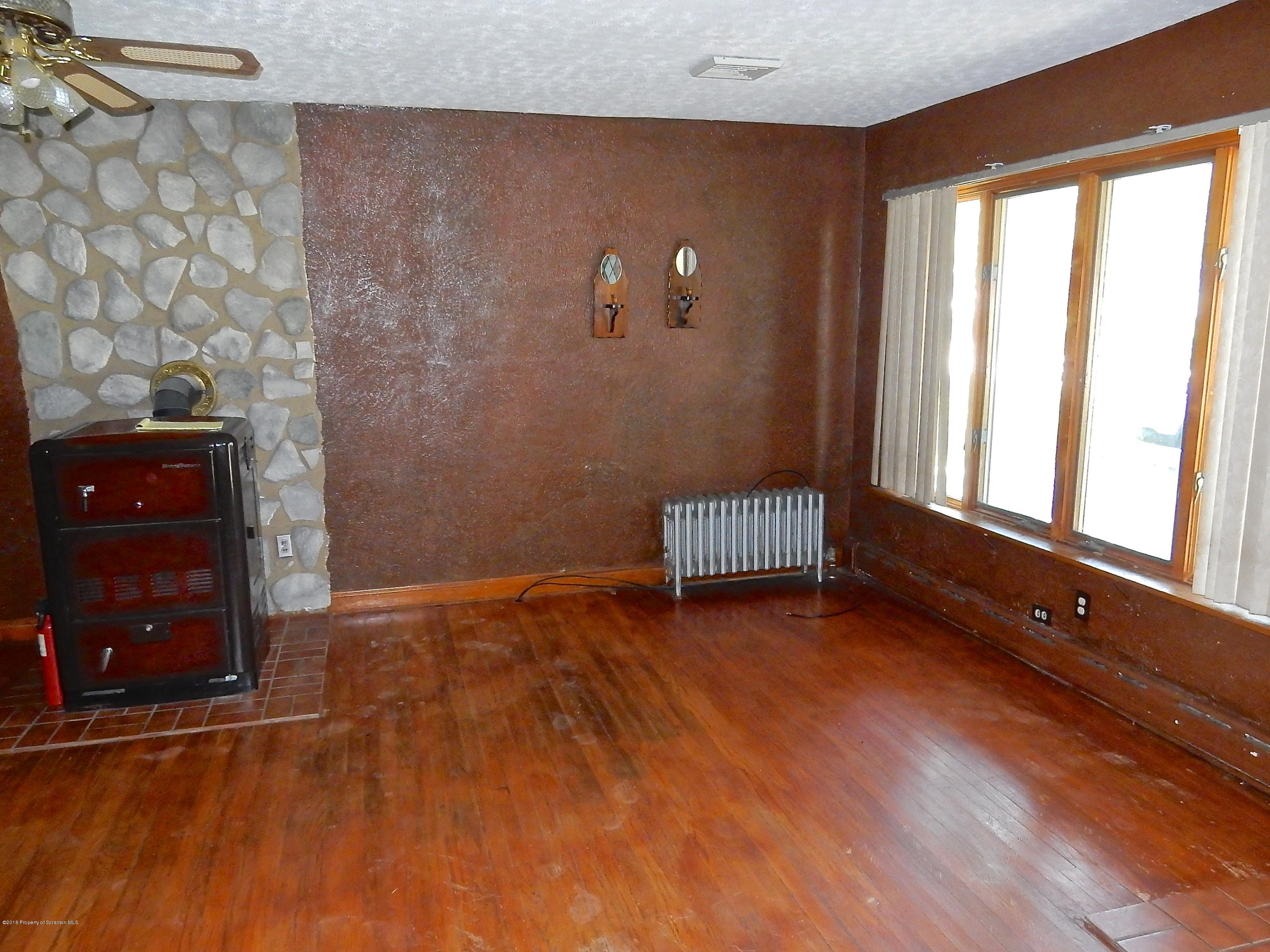 210 Walnut Street Moosic, PA 18507 - Photo 6 of 22 Gallery Image 6