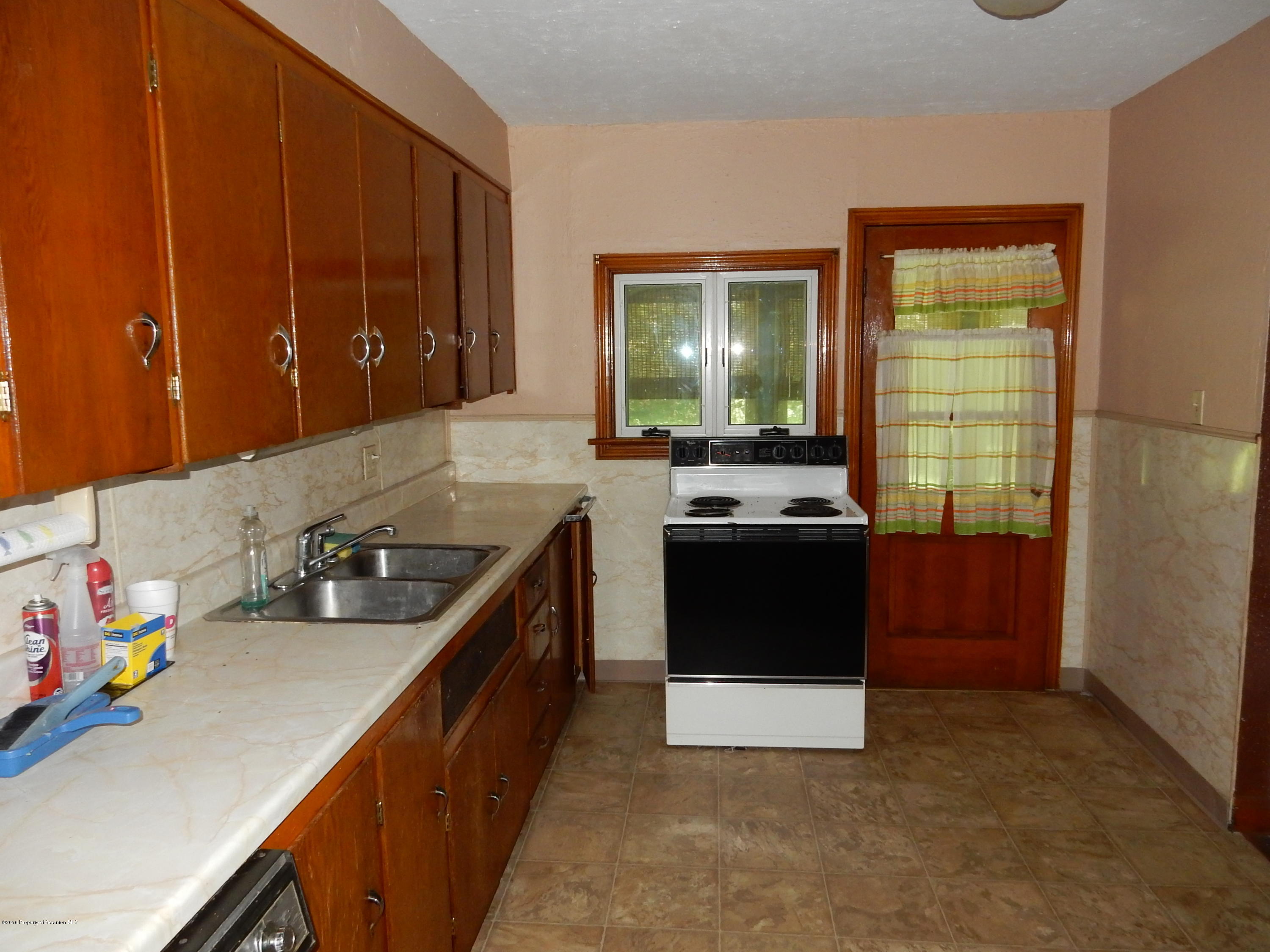 210 Walnut Street Moosic, PA 18507 - Photo 8 of 22 Gallery Image 8