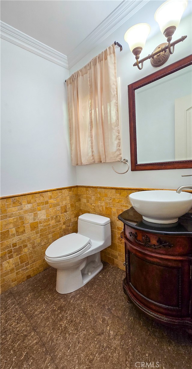 1496 Belleau Road Glendale, CA 91206 - Photo 31 of 35 Powder Room